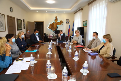 Встреча спикера Александра Ведерникова с председателями постоянных комитетов и комиссий